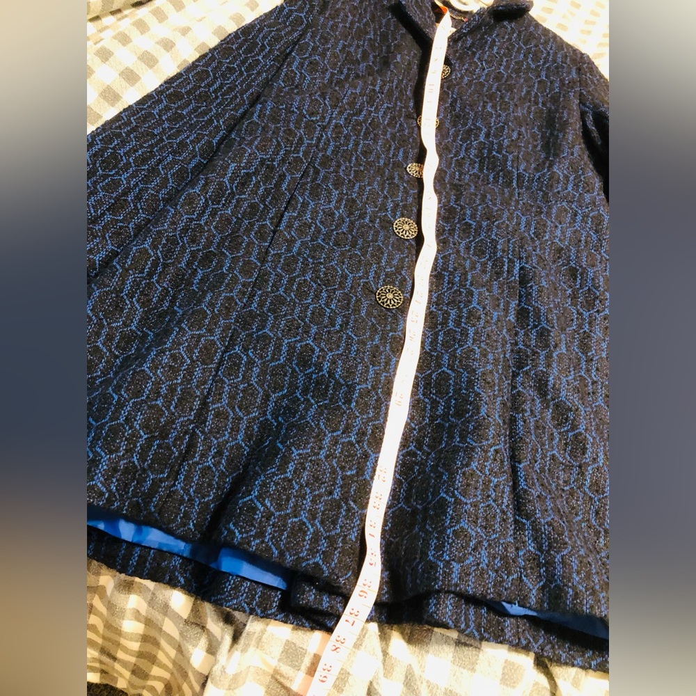 Women’s cool weather coat - Picture 8 of 11